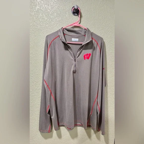 Columbia Wisconsin Badgers Pullover - Picture 1 of 4